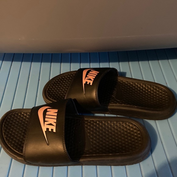 Black/Pink Nike Slide Sandals Size 9 - Picture 2 of 4